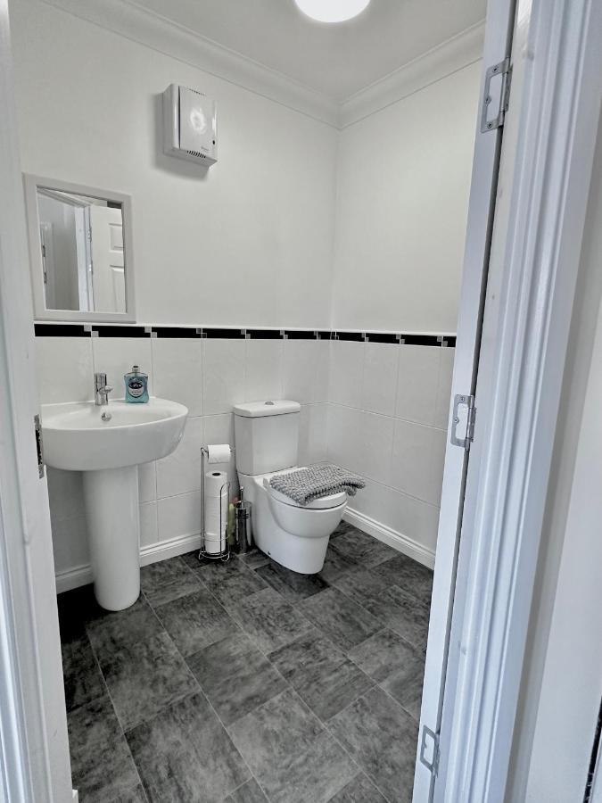Riverview Apartment 2 Bed, 2 Bath, Free Parking / Wifi 因弗内斯 外观 照片